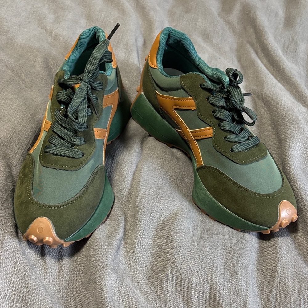 Ras Women's Green and Tan Retro Athletic Sneakers